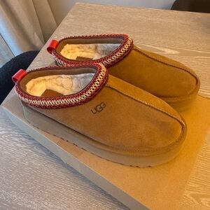 UGG Chestnut tazz slippers size 8 new in box